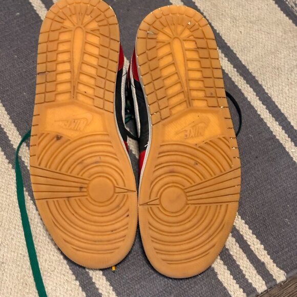 Men's Jordan 1 Mid "Christmas" Black/Fire Red-White-Malachite - Picture 6 of 7